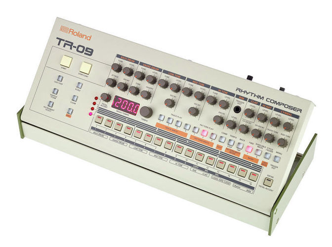все цены на Драм-машина Roland TR-09 онлайн