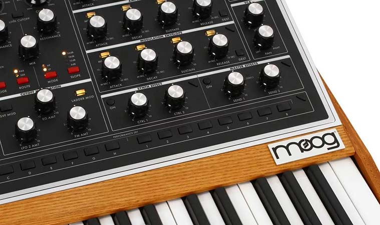 Контроллеры эффектов синтезатора Moog One