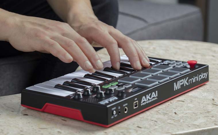 MIDI-контроллер Akai MPK Mini Play