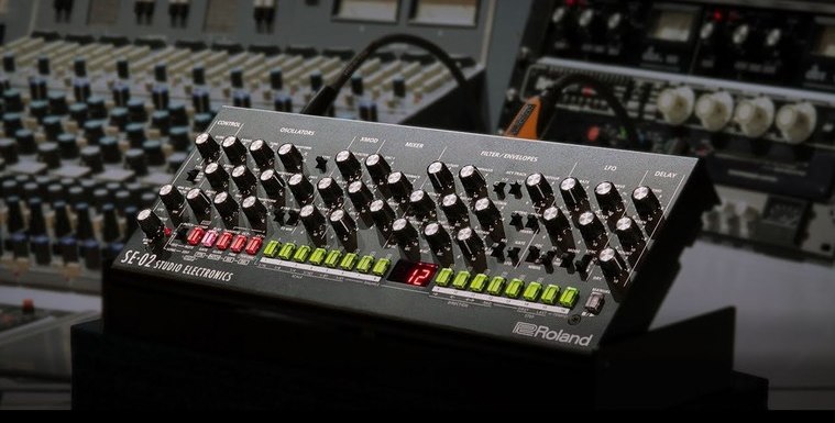 Синтезатор Roland SE-02