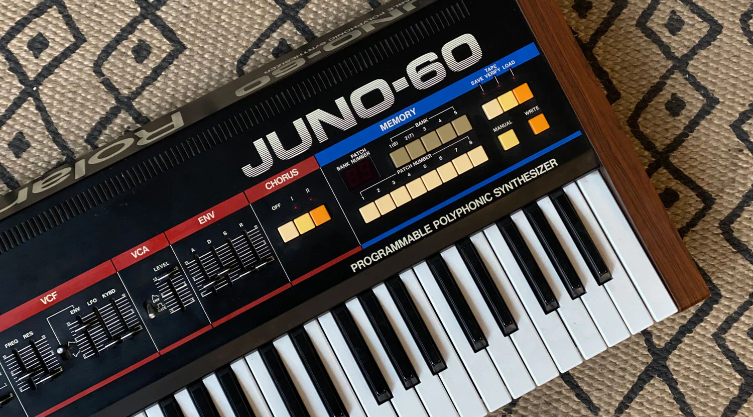 Классика: Roland Juno-60